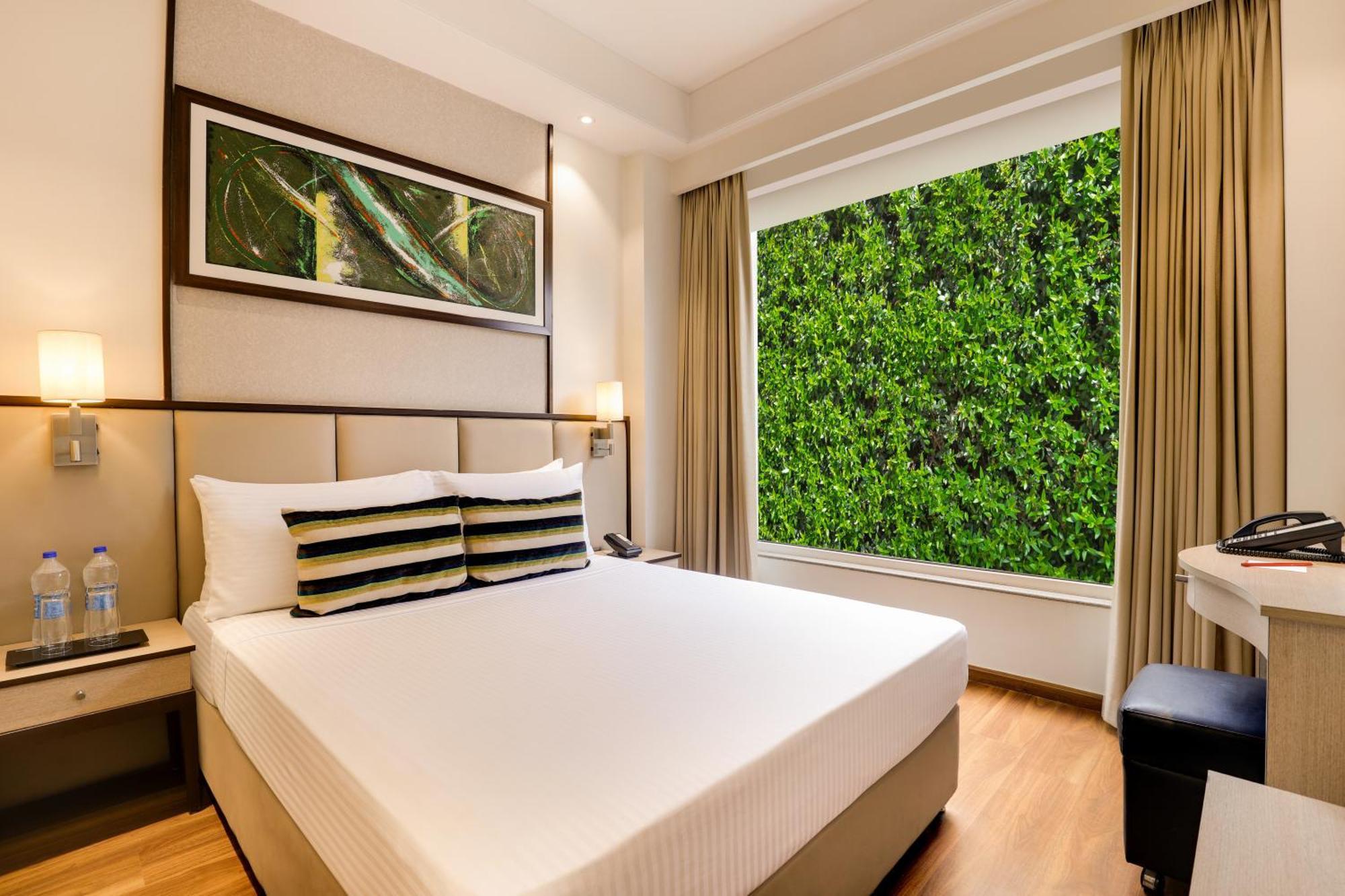 Sandal Suites By Lemon Tree Hotels Noida Dış mekan fotoğraf