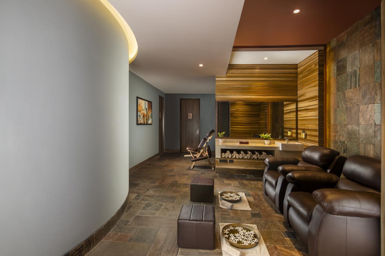 Sandal Suites By Lemon Tree Hotels Noida Dış mekan fotoğraf