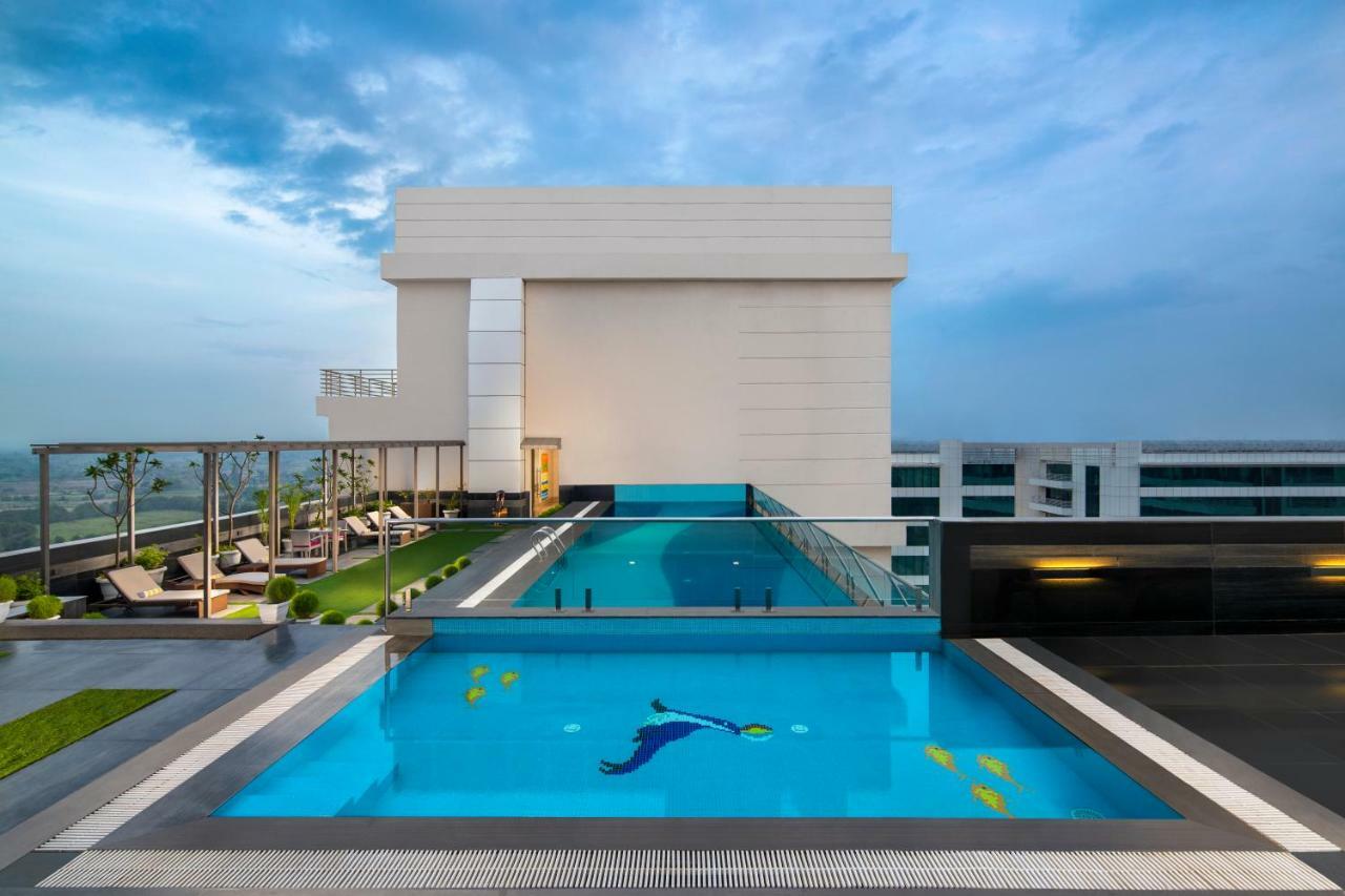 Sandal Suites By Lemon Tree Hotels Noida Dış mekan fotoğraf